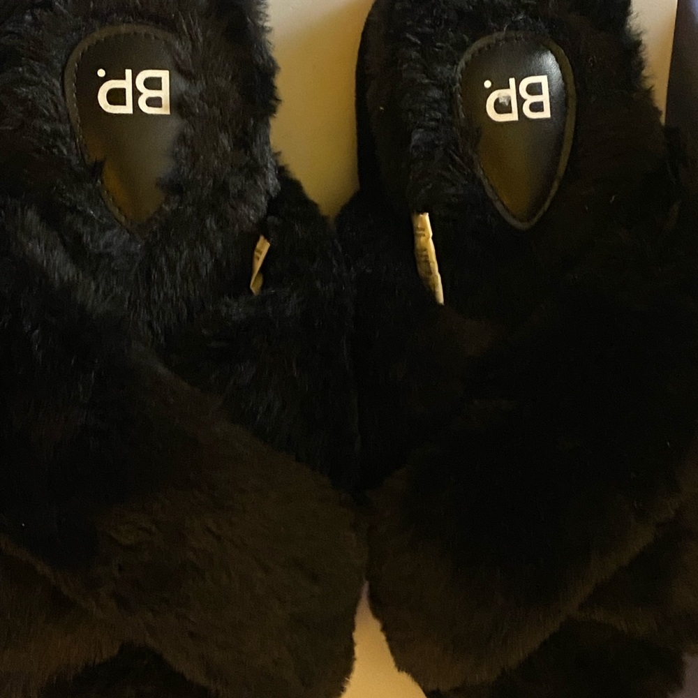 BP Plush Fuzzy Slipper size M 7-8